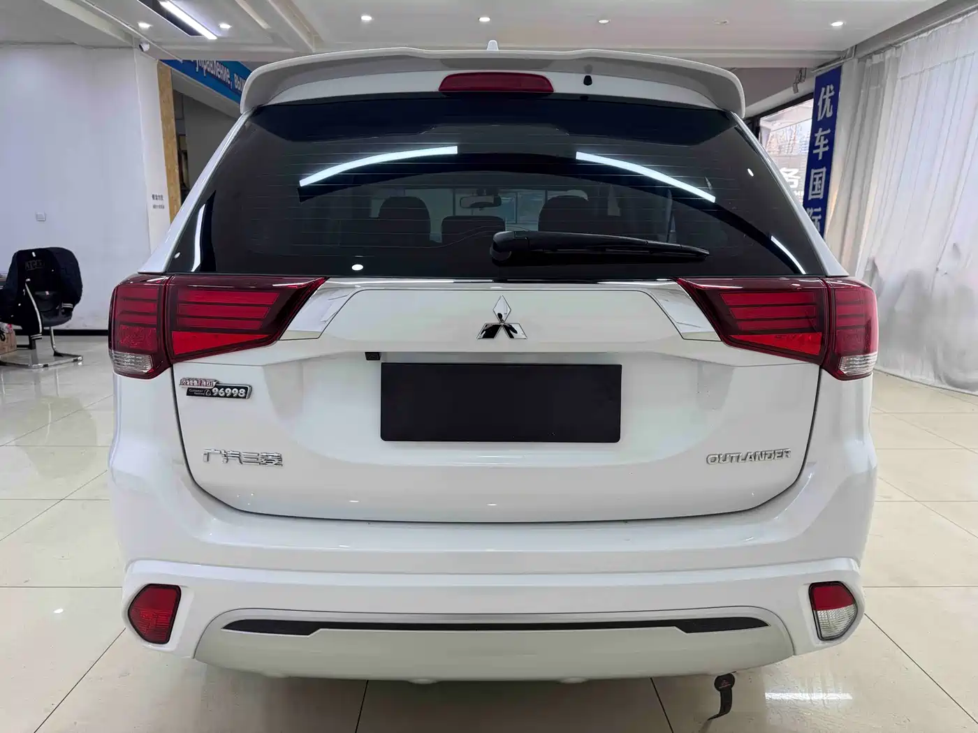 MITSUBISHI OUTLANDER