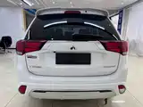 Photo 5 - Mitsubishi Outlander