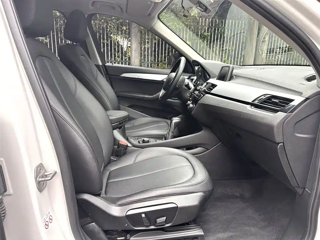 BMW X1 2018 sDrive18Li Fashion Model фото 6