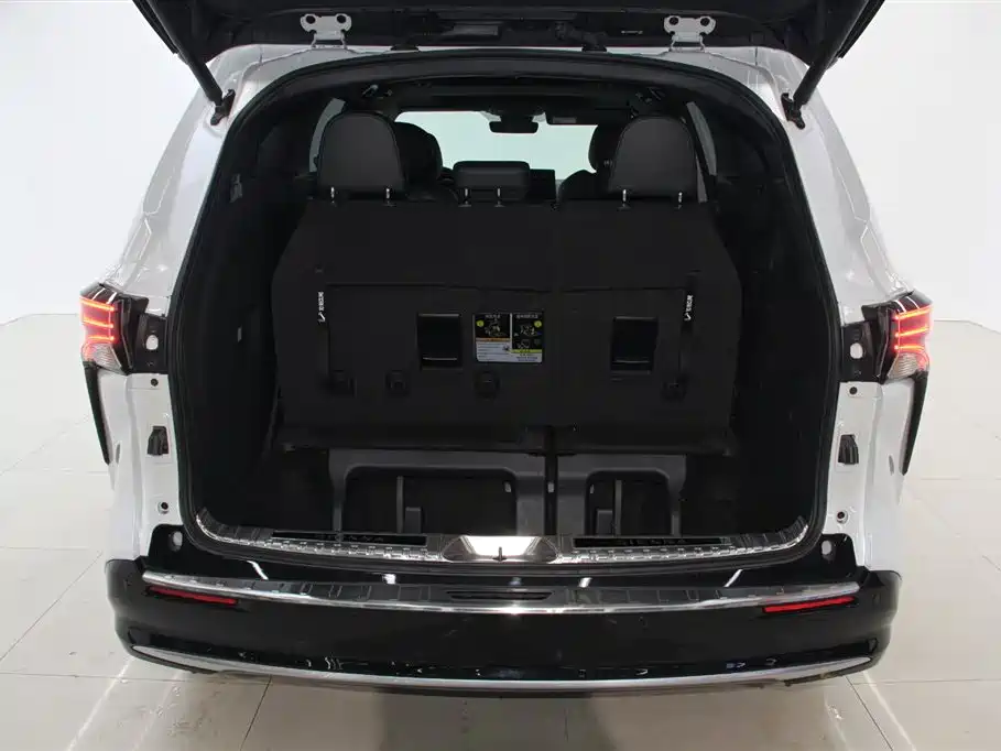 Toyota Sienna 2023 2.5L Hybrid Premium Edition фото 14
