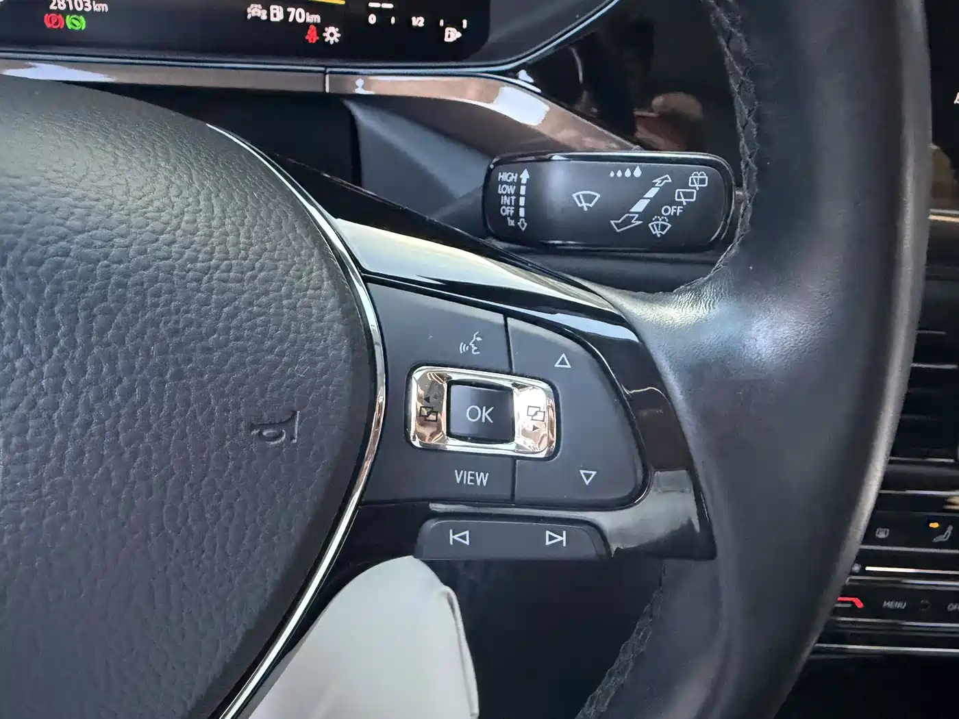Volkswagen Tharu 2022 280TSI FWD Luxury Edition фото 13
