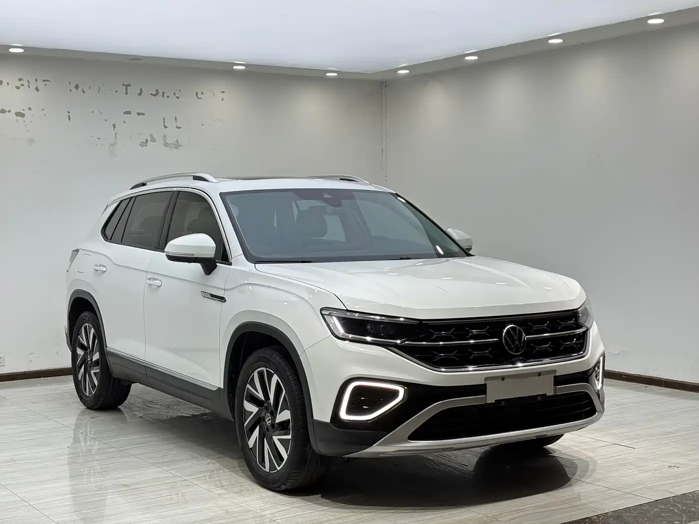 Volkswagen Tayron 2023 330TSI 2WD Luxury Plus Advanced Edition фото 3