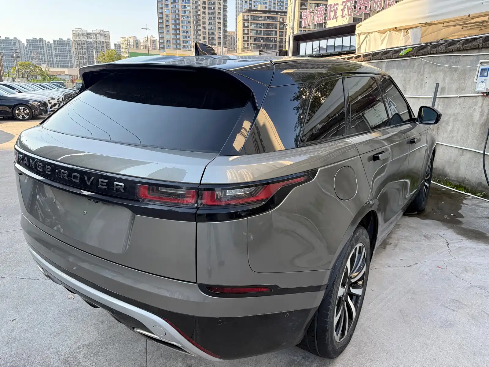 Фото 4 - Land Rover Range Rover Velar