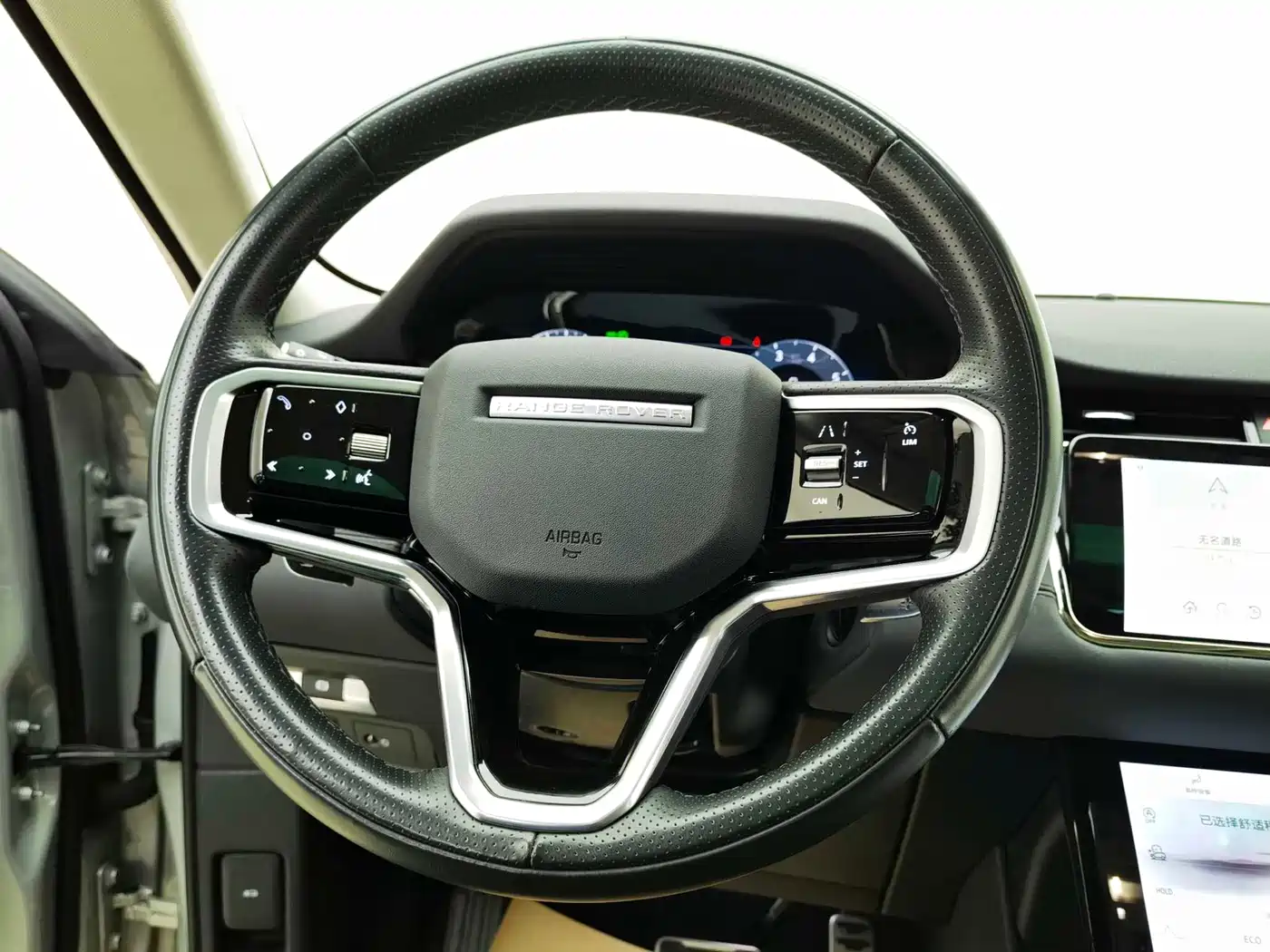 Land Rover Range Rover Evoque 2023 Range Rover Evoque L 249PS Corinthian Bronze Special Edition фото 14