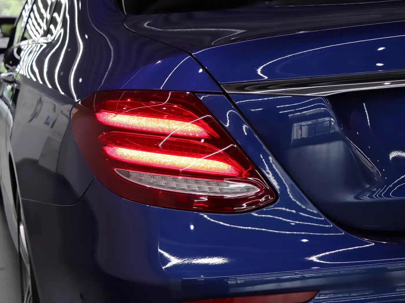 Mercedes-Benz E-Class 2020 Model E 260 L Sport фото 34