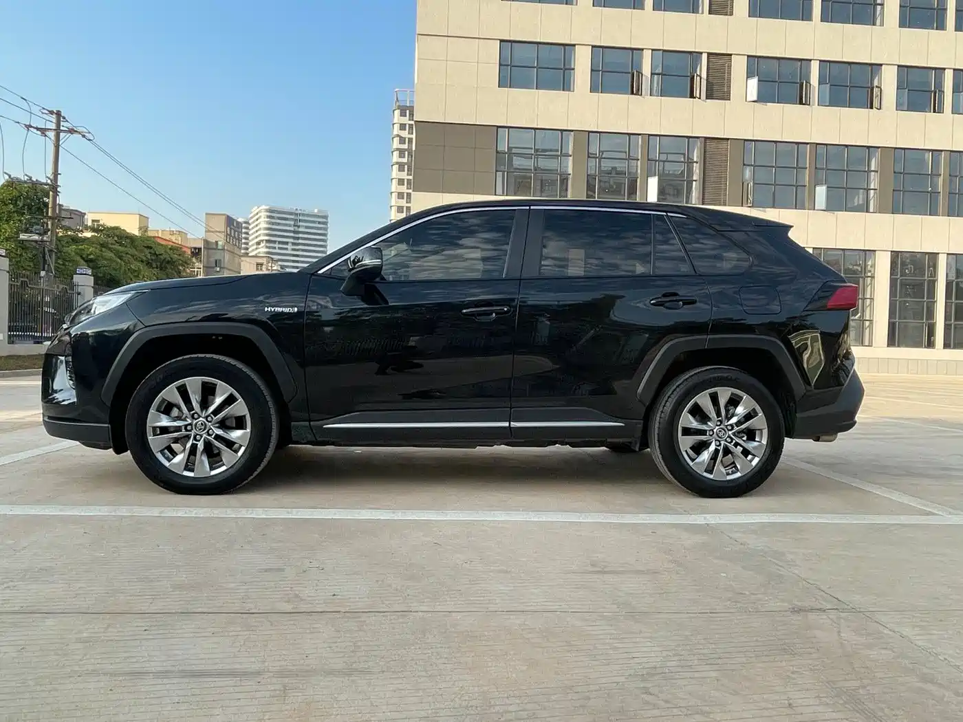 Toyota Wildlander 2022 Hybrid 2.5L E-CVT FWD Luxury Edition фото 16