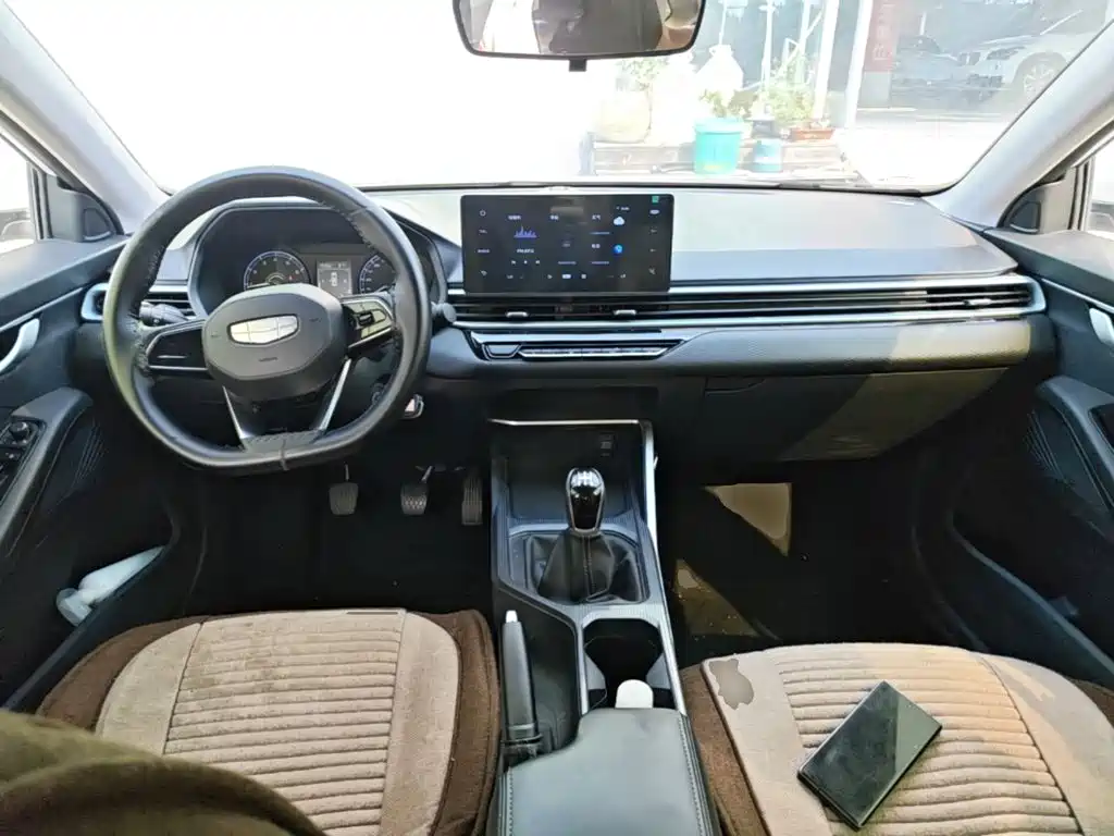 Фото 6 - Geely Emgrand