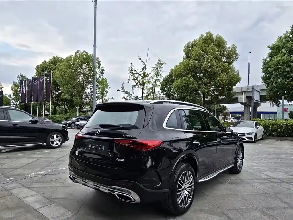 MERCEDES-BENZ GLC