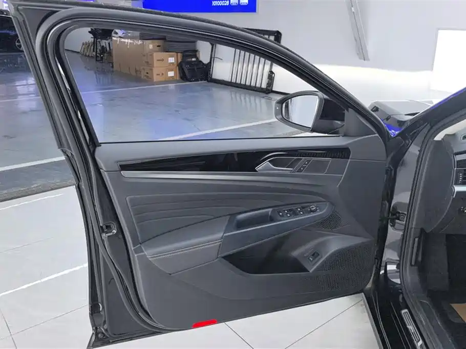 Volkswagen Passat 2023 Facelift 330TSI Starlight Elite Edition фото 7