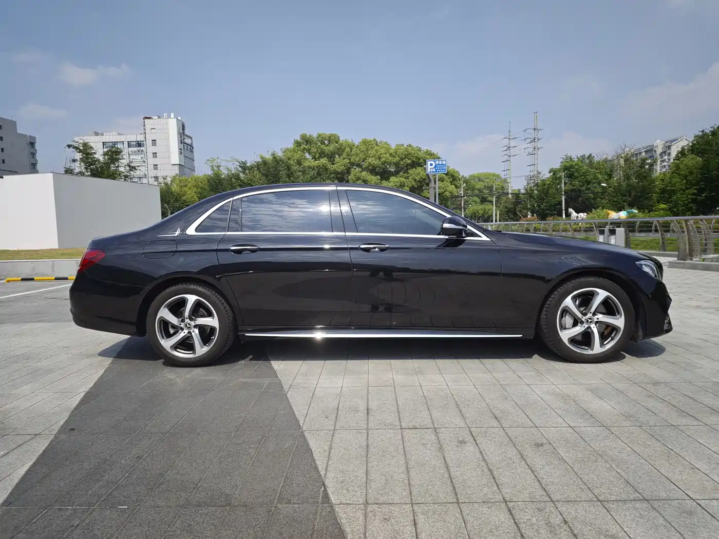 Mercedes-Benz E-Class 2017 E 300 L Sport Fashion фото 3
