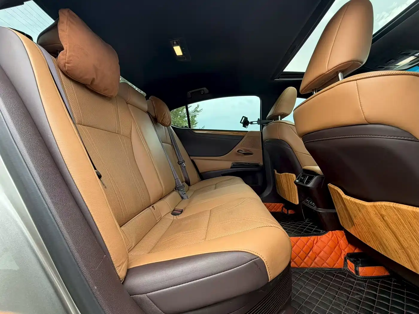 Photo 6 - Lexus ES