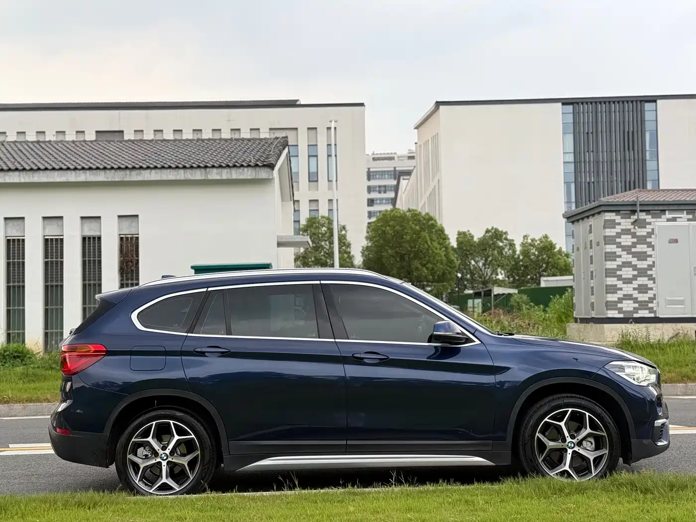 BMW X1 2019 sDrive18Li Premium Model фото 4