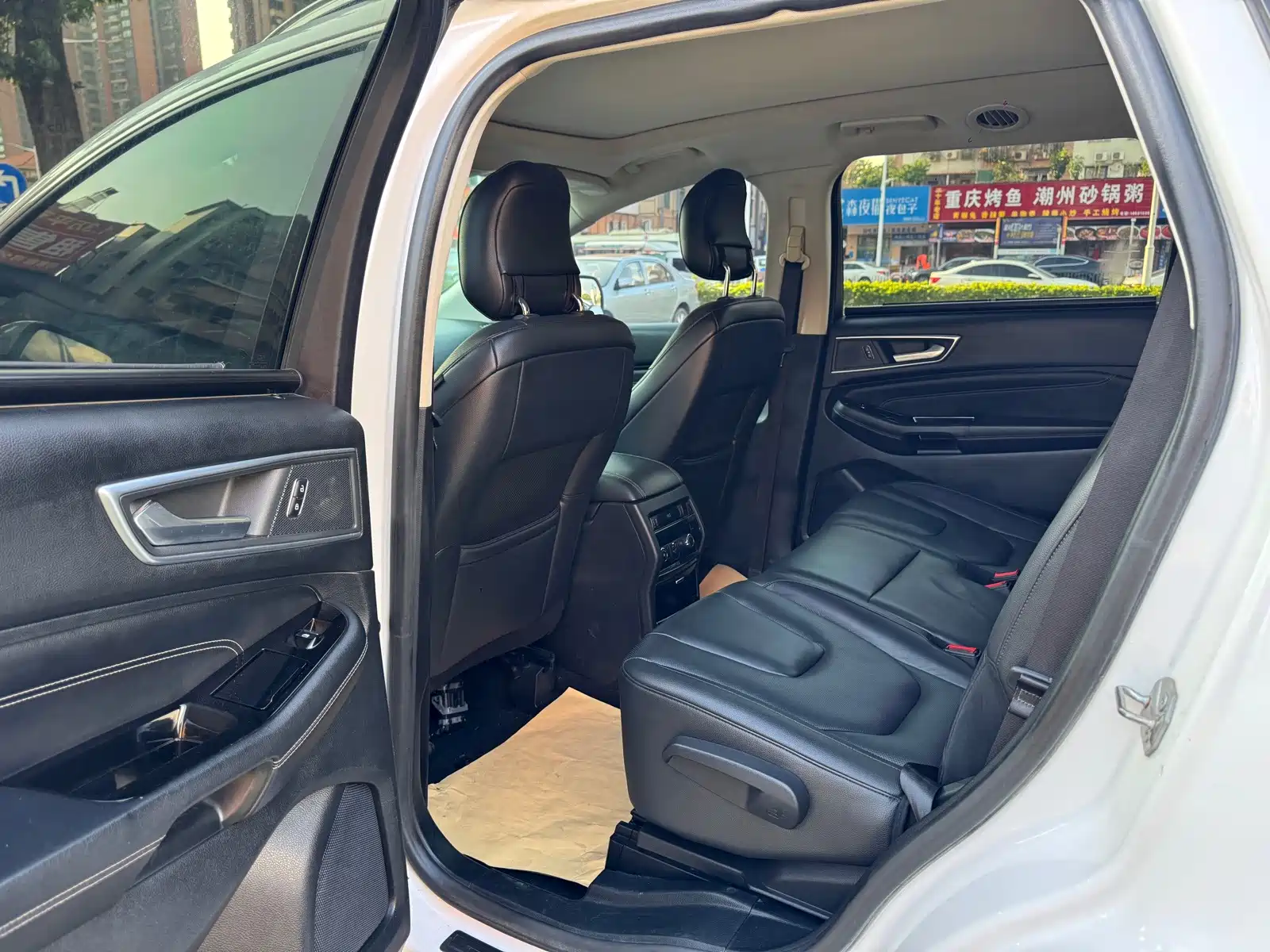 Фото 10 - Ford Edge