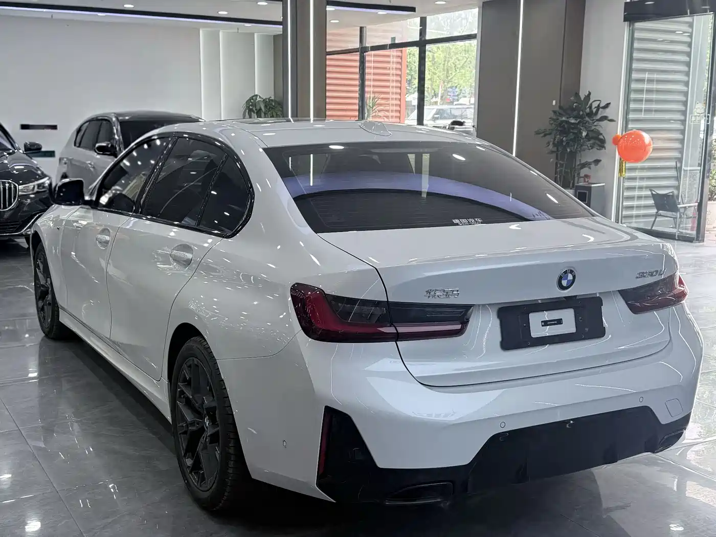 BMW 3 Series 2025 330Li M Sport Night Edition фото 8