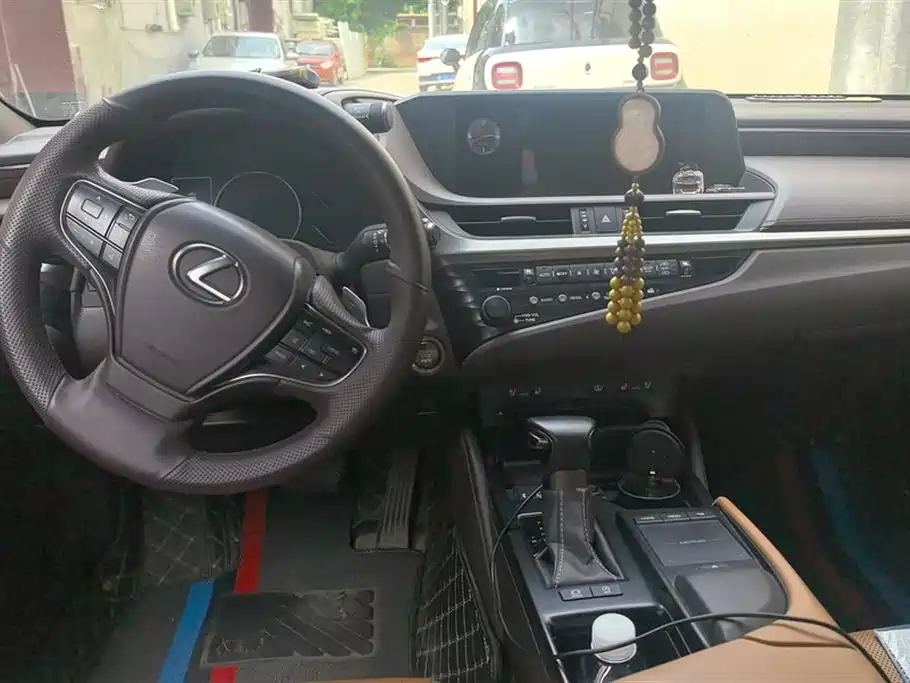 Lexus ES 2020 200 Luxury фото 12
