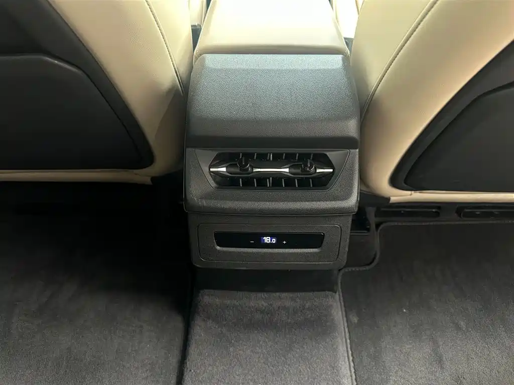 Audi Q6L e-tron 2025 Model Pioneer Edition фото 9