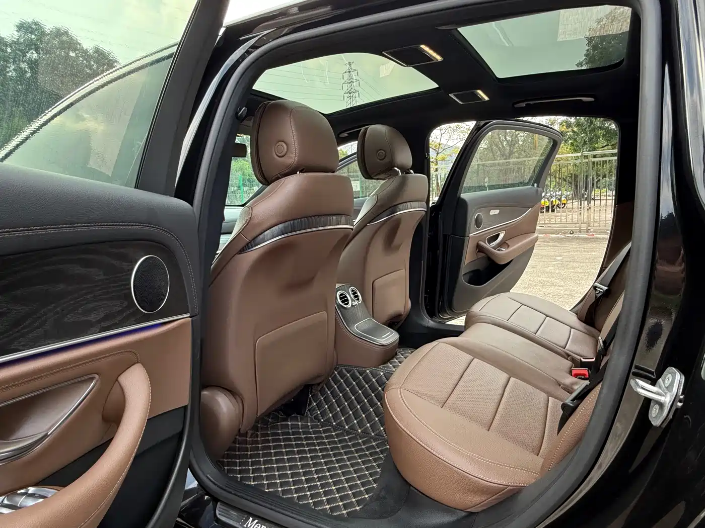 Mercedes-Benz E-Class New Energy 2022 Facelift II E 350 e L Plug-in Hybrid Sports Sedan фото 10