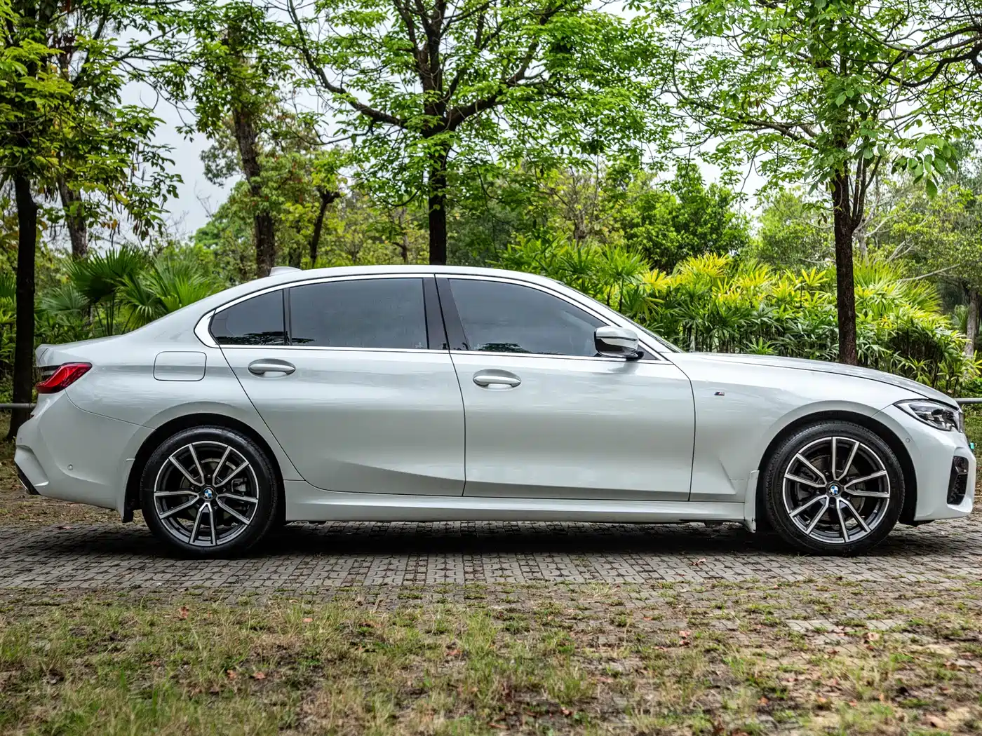 BMW 3 Series 2020 325Li M Sport Package фото 18
