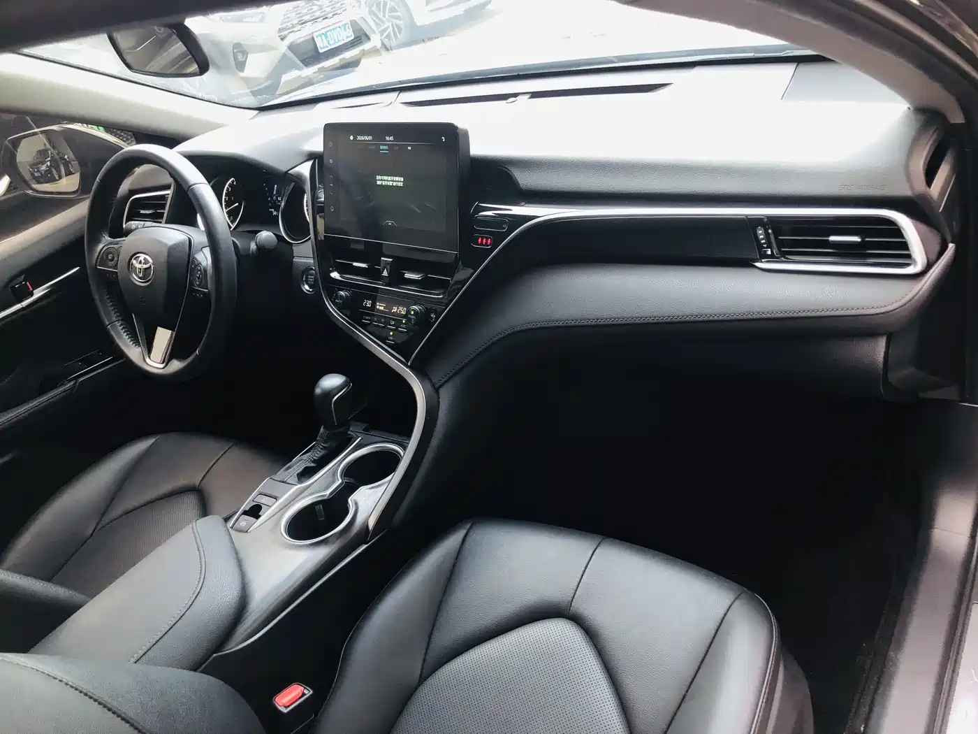 Toyota Camry 2023 2.0G Luxury Edition фото 14