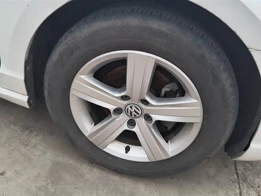 Volkswagen Lamando 2015 230TSI DSG Style фото 6