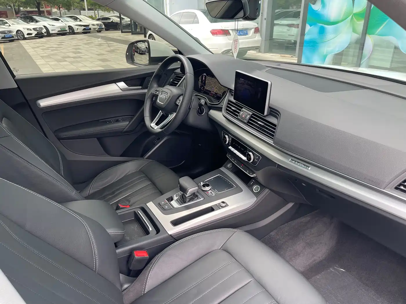 Audi Q5L 2020 Facelift 40 TFSI Honor Fashion фото 31
