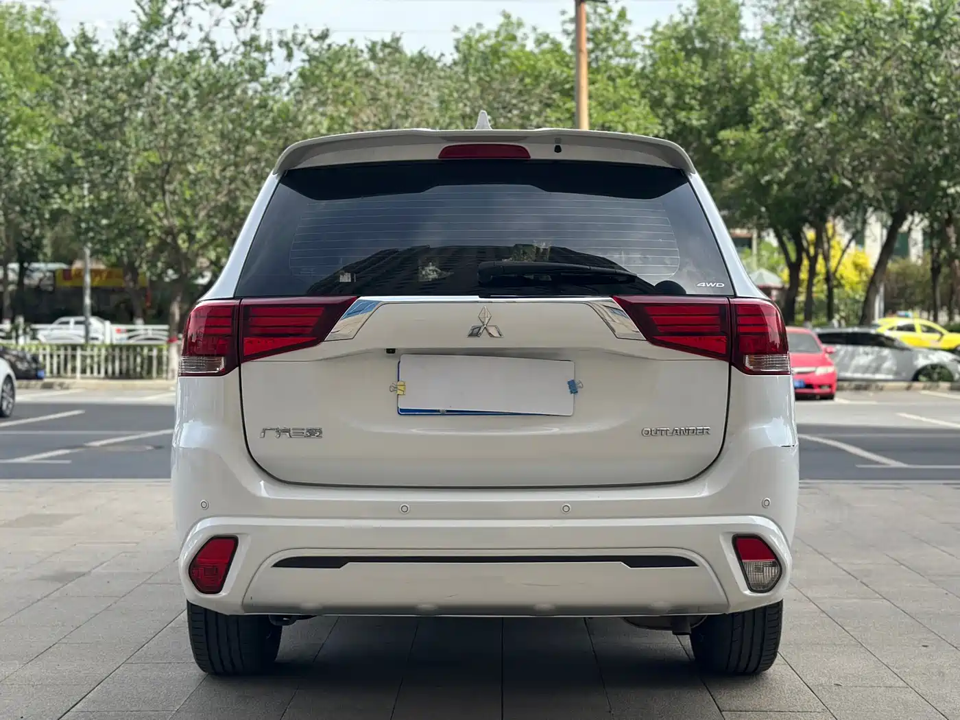 MITSUBISHI OUTLANDER