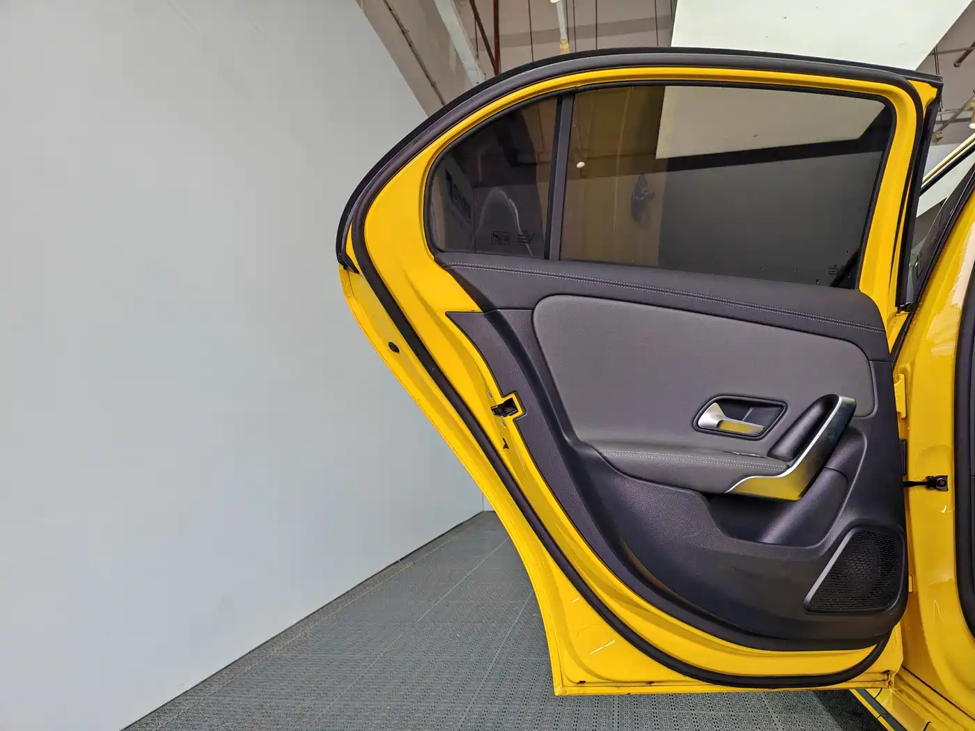 Mercedes-Benz A-Class AMG (Import) 2023 AMG A 35 4MATIC Sun Edition фото 14