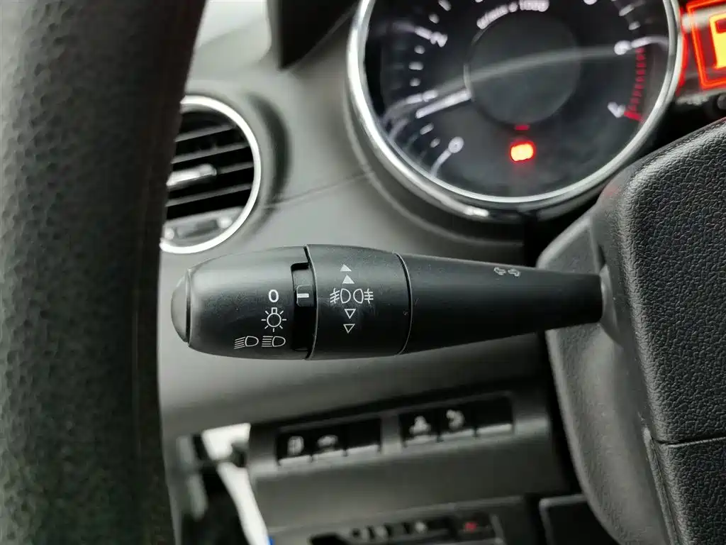 Peugeot 3008 2015 2.0L Automatic Classic Edition фото 21