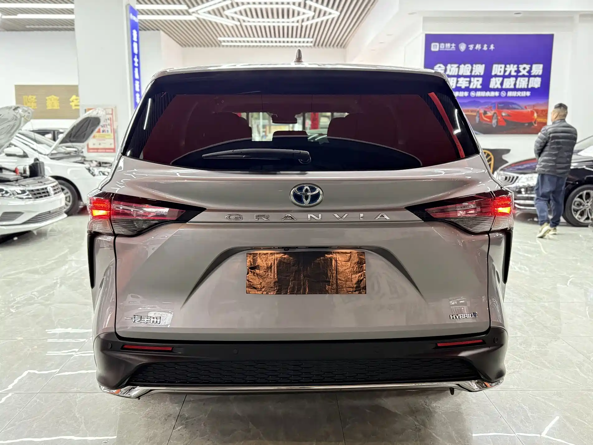 Фото 8 - Toyota Granvia