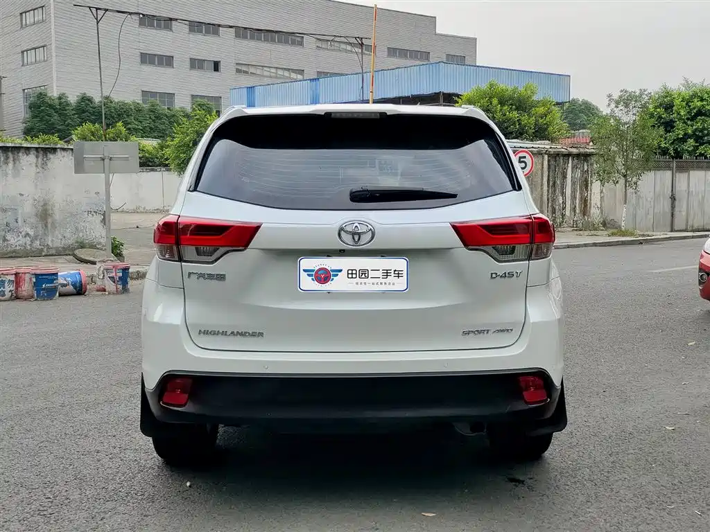 TOYOTA HIGHLANDER