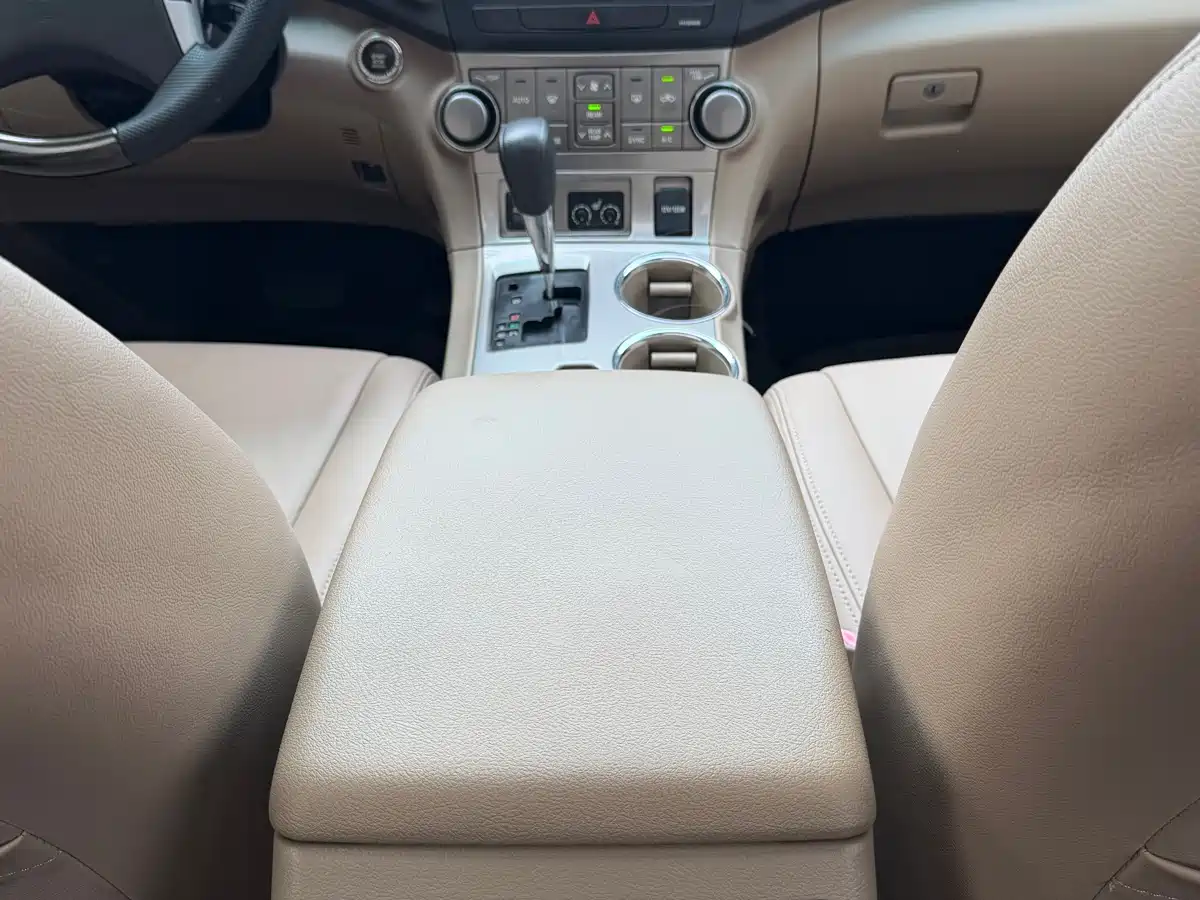 Toyota Highlander 2012 2.7L 2WD 7-Seater Luxury Edition фото 14