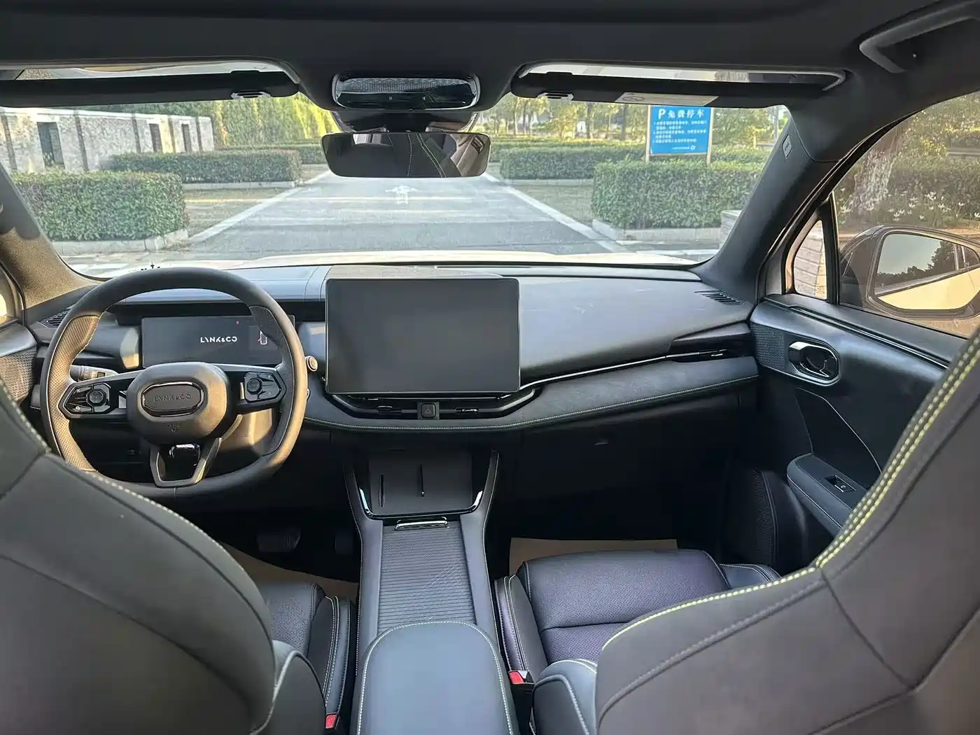 2025 Lynk & Co 06