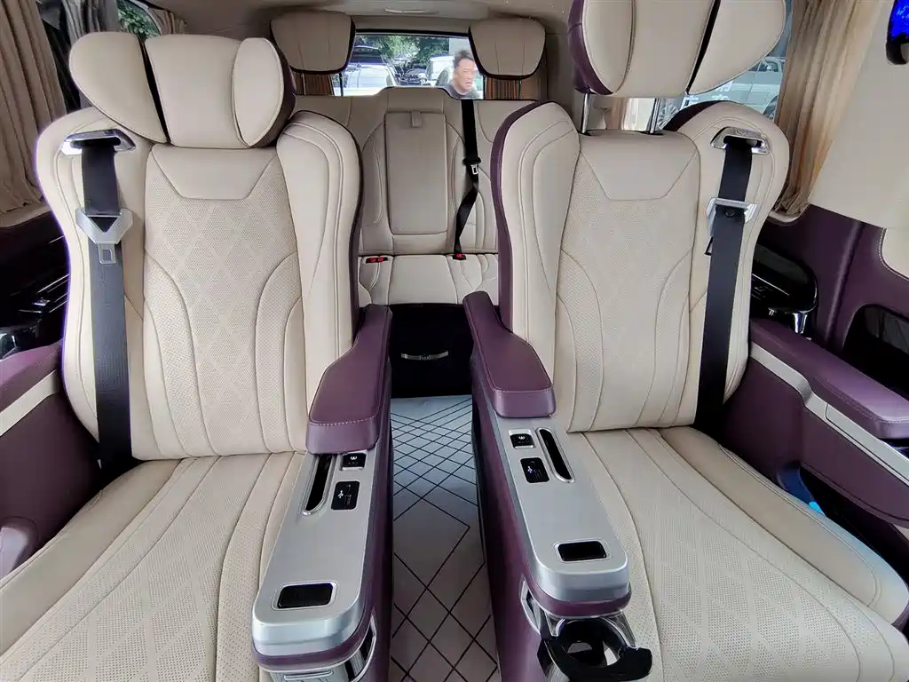 Mercedes-Benz Vito 2023 2.0T Elite 7-Seater фото 11