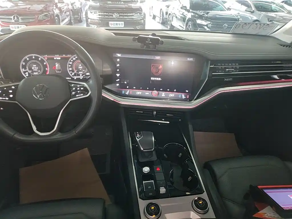 VOLKSWAGEN TOUAREG