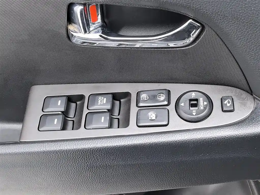 Kia Sportage 2016 2.0L Automatic 2WD DLX фото 9