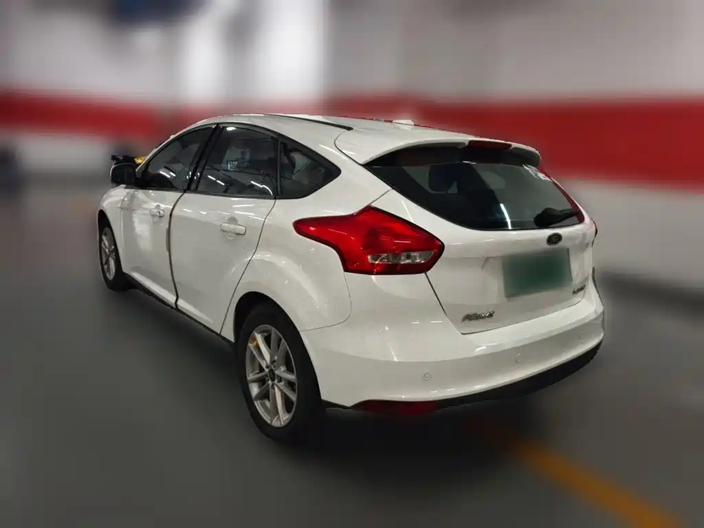 Фото 4 - Ford Focus