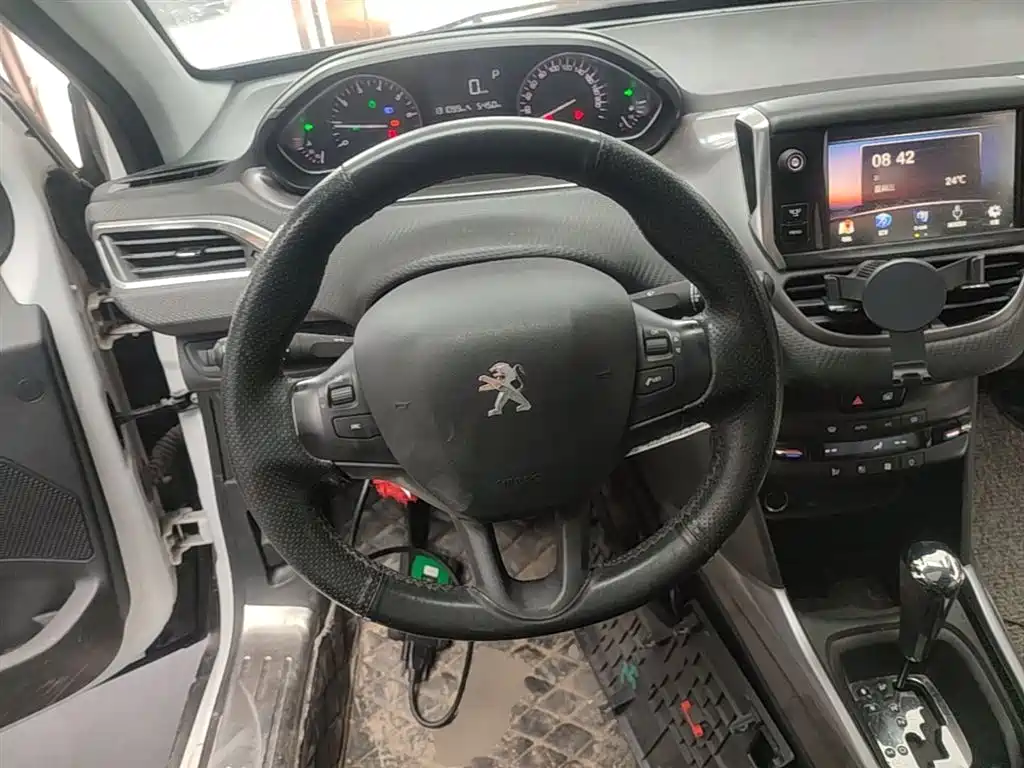 Peugeot 2008 2014 1.6L Automatic Fashion Edition фото 11