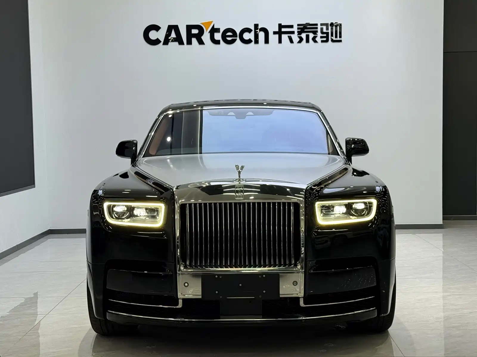 Фото 2 - Rolls-Royce Phantom