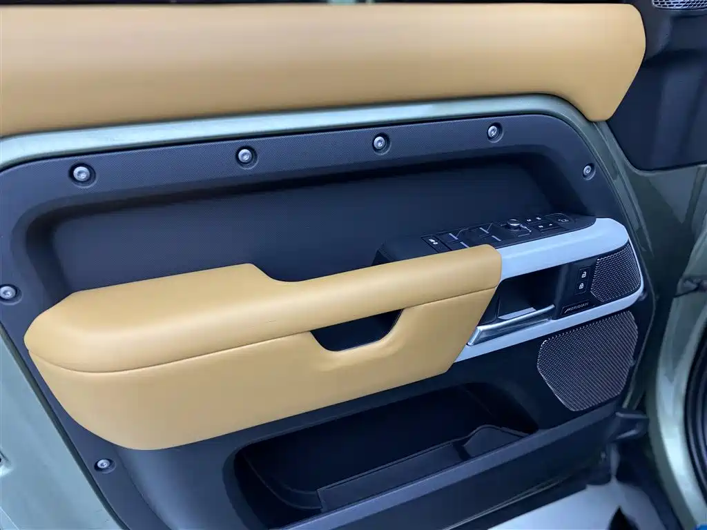 Land Rover Defender 2023 Model 110 3.0T P400 X-DYNAMIC HSE фото 19