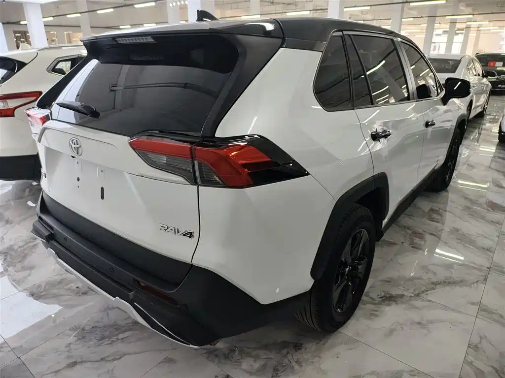 Toyota RAV4 Rongfang 2024 2.0L CVT FWD Urban Edition фото 10
