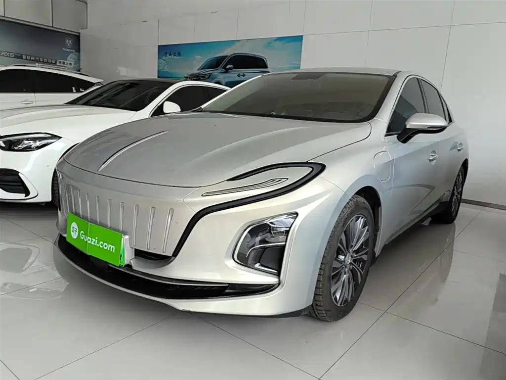Hongqi E-QM5 2022 431km Charging Enjoyment Edition фото 2
