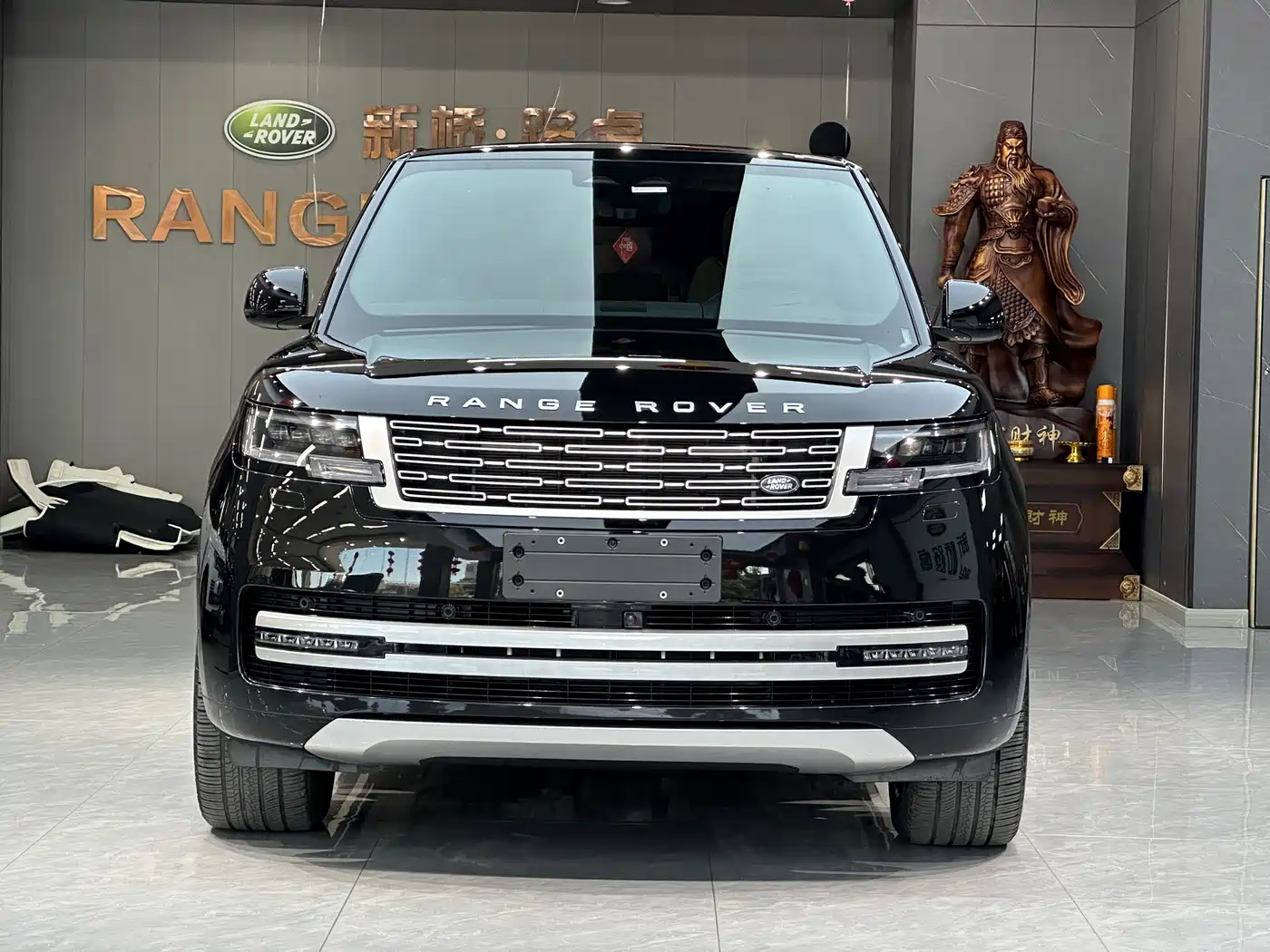 Land Rover Range Rover 2024 3.0 L6 400PS Genesis Extended фото 2