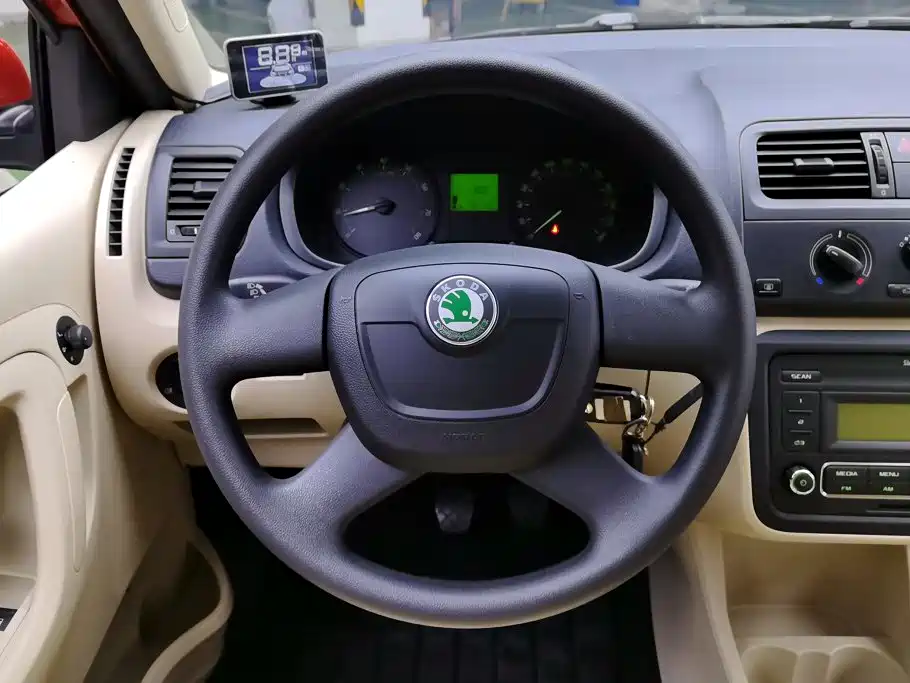Škoda Fabia 2014 2012 1.4L Manual Crystal Edition