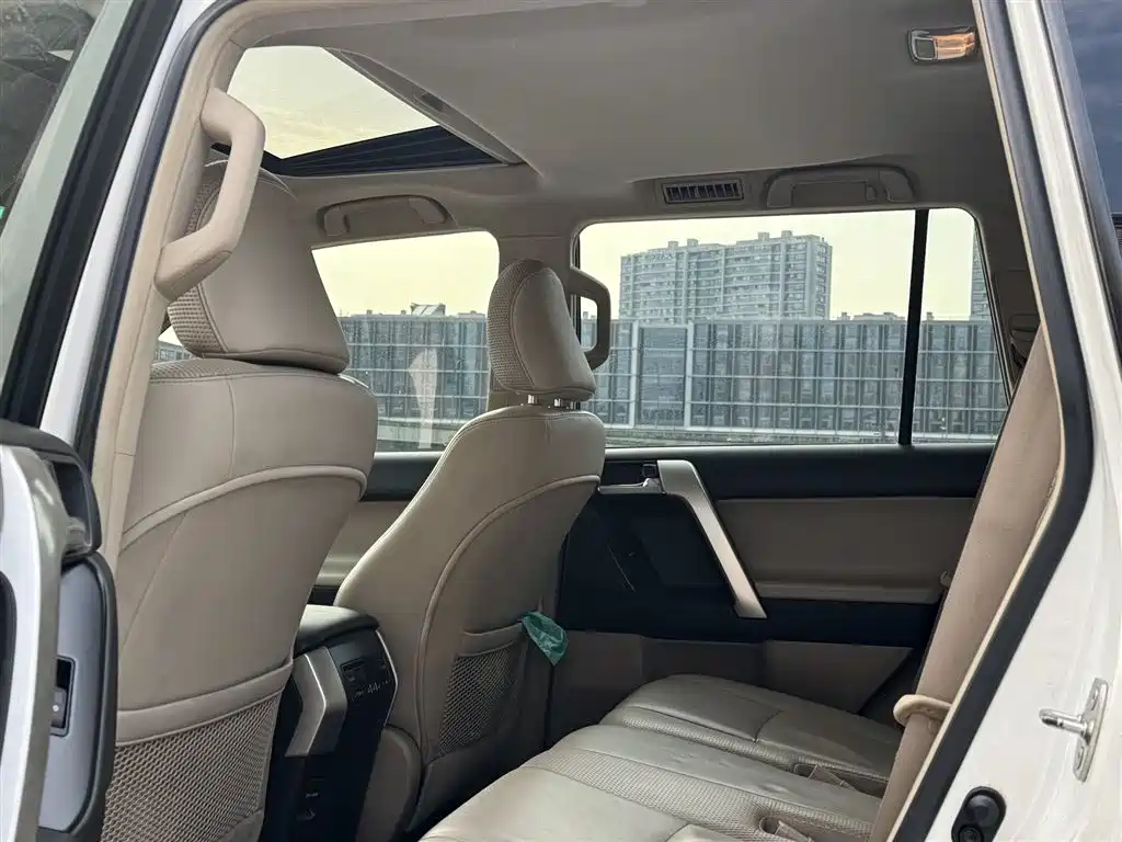 Toyota Prado 2010 4.0L Automatic TX-L фото 6