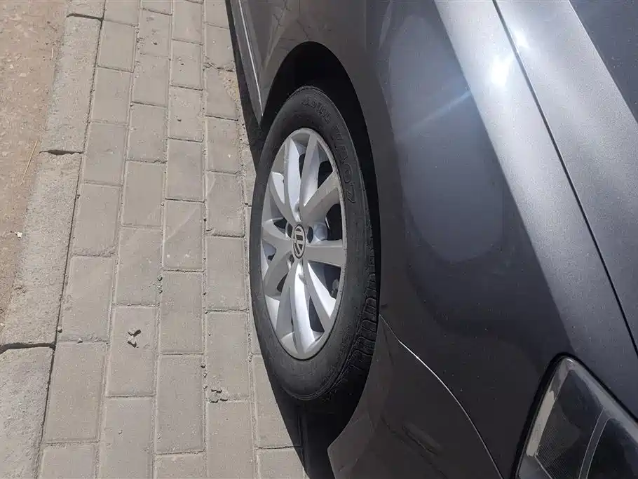 Volkswagen Sagitar 2012 1.6L Automatic Comfort Type фото 6