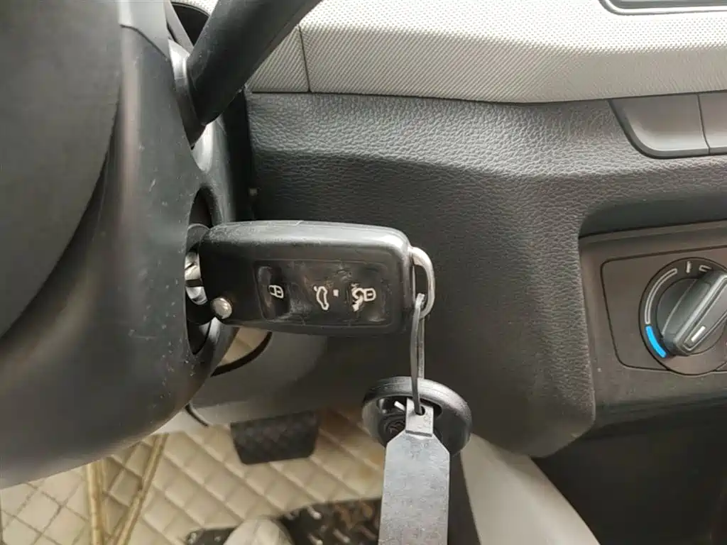 Škoda Fabia 2016 1.4L Automatic Car Enjoy Edition фото 9