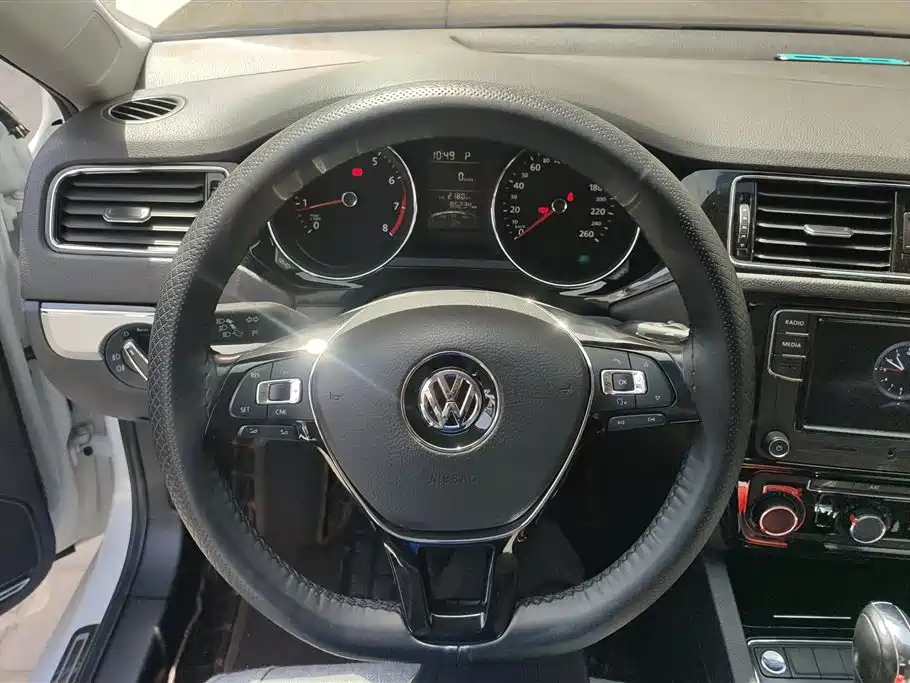 Volkswagen Sagitar 2018 1.6L Automatic Comfort фото 15