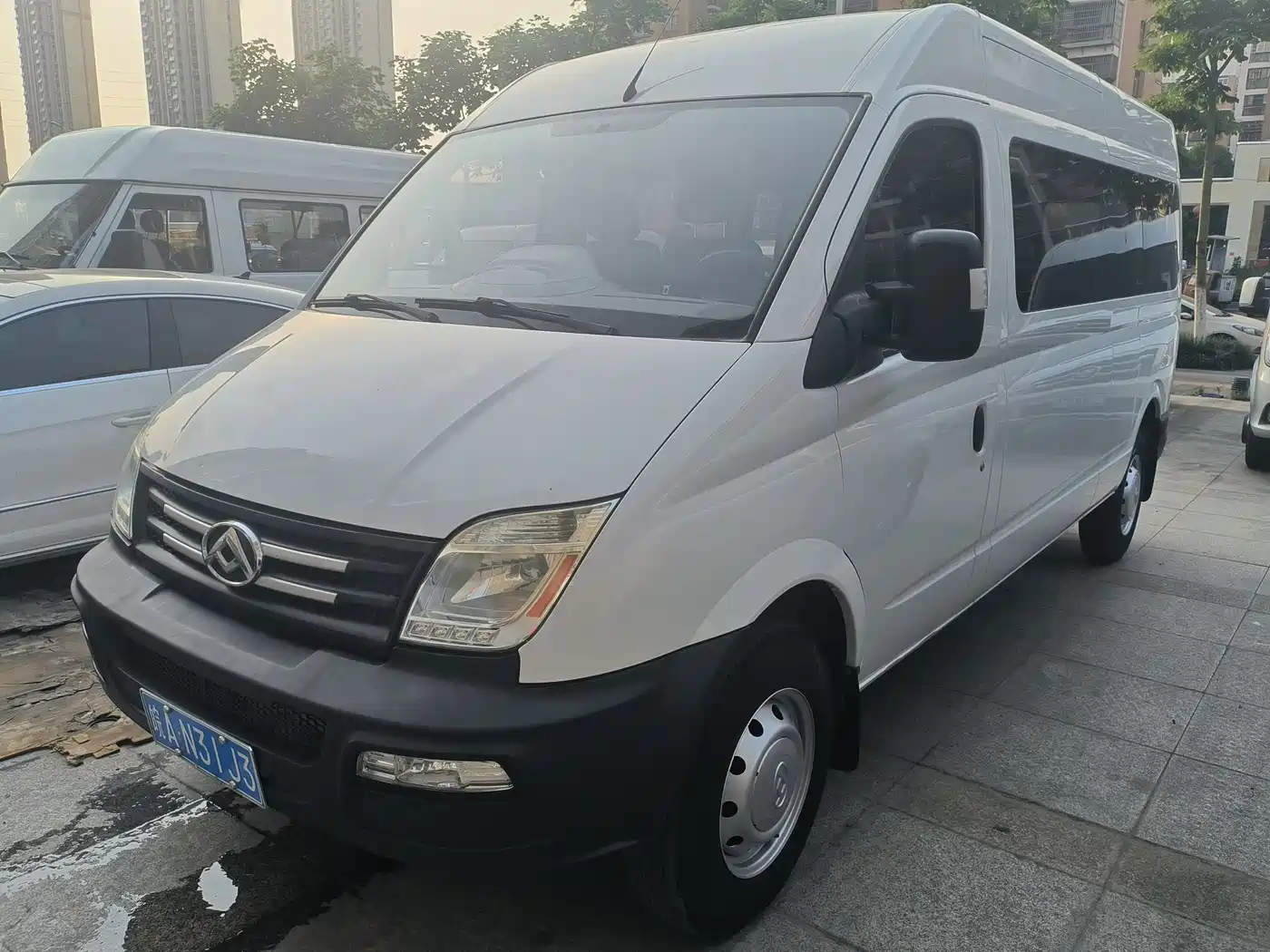 SAIC Maxus Xintu V80 2019 Model 2.5T Classic AMT Aoyuntong long wheelbase medium roof 7-seater