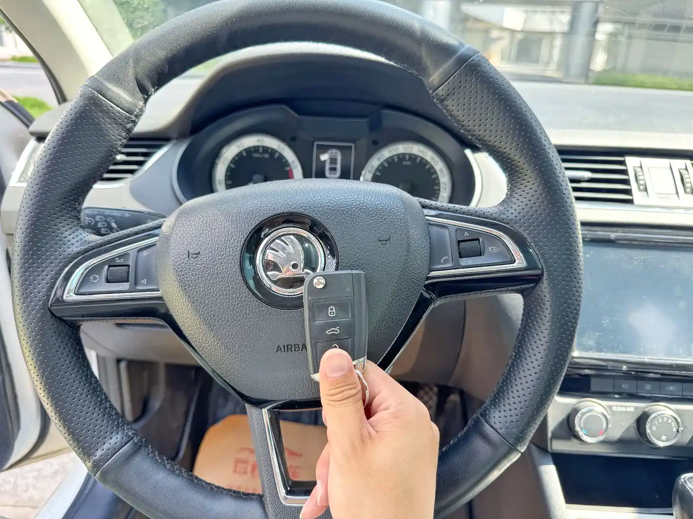 Škoda Octavia 2018 TSI230 DSG Luxury Edition фото 22