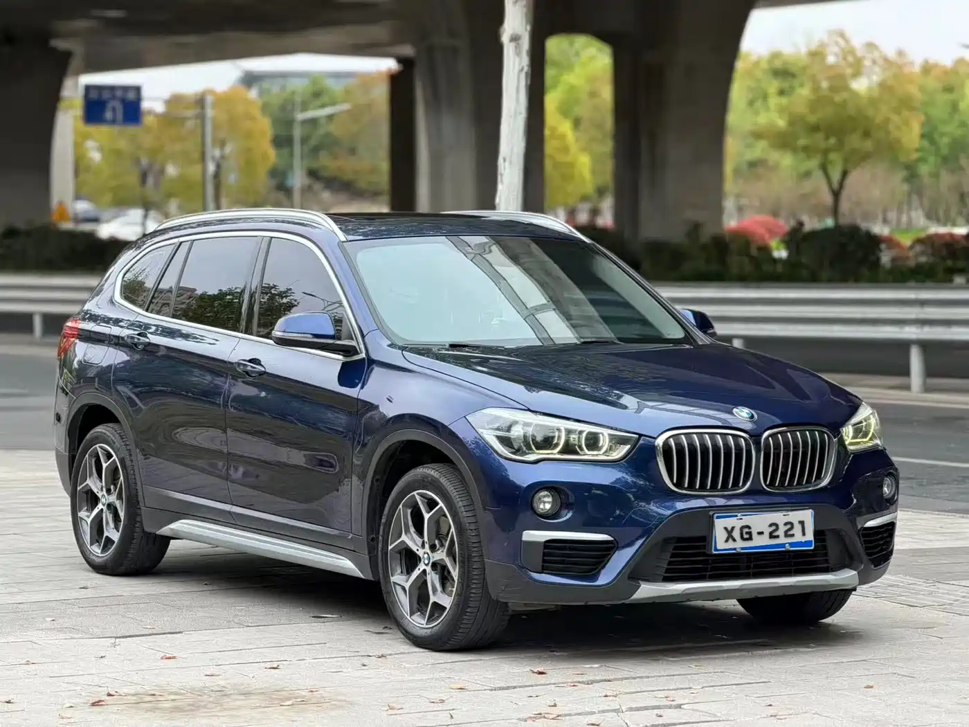 BMW X1 2018 sDrive18Li Premium Model фото 3